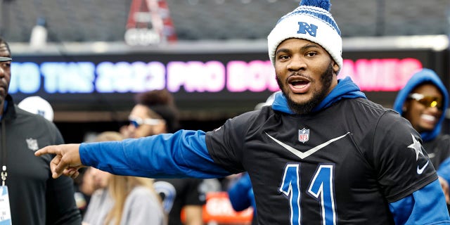 Micah Parsons de los Dallas Cowboys reacciona durante una práctica para los Pro Bowl Games en el Allegiant Stadium el 4 de febrero de 2023.