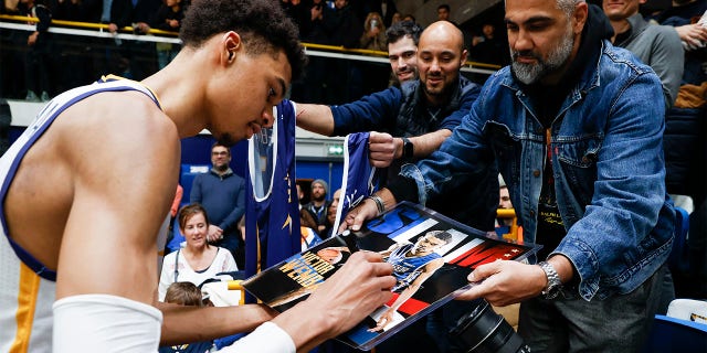 Victor Wembanyama, #1 of Boulogne-Levallois Metropolitans 92, signs autographs after the match between Boulogne-Levallois and JDA Dijon at Palais des Sports Marcel Cerdan on February 10, 2023 in Levallois-Perret, France. 