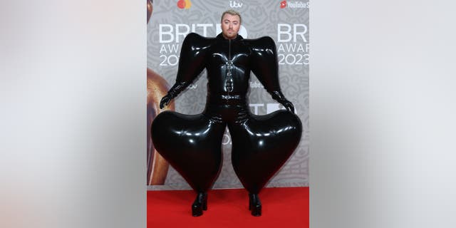 The 30-year-old singer, who identifies as non-binary, made a bold fashion statement as they rocked a black latex inflatable jumpsuit.