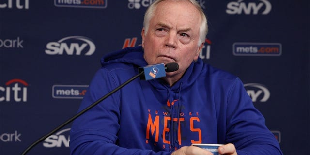 New York Mets manager Buck Showalter speaks to the media during spring training on February 14, 2023 in Port St. Lucie, Florida.