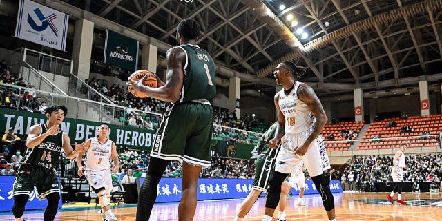Dwight Howard during the T1 League game