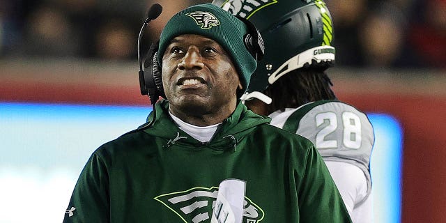 El entrenador en jefe Terrell Buckley de los Orlando Guardians durante el juego de los Roughnecks en el TDECU Stadium el 18 de febrero de 2023 en Houston, Texas.