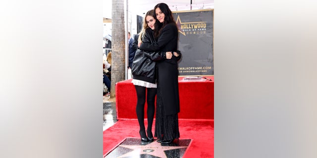 Coco Arquette supports mom Courteney Cox as she earns a star on the Hollywood Walk of Fame.
