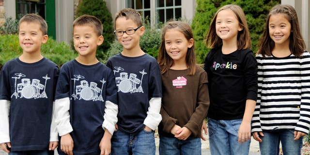 The Gosselin Sextuplets in front of their house