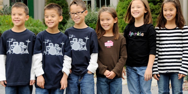The Gosselin Sextuplets in front of their house