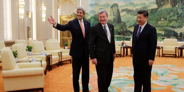 US Ambassador to China Max Baucus (C) looks connected arsenic US Secretary of State John Kerry (L) introduces his delegation to Chinese President Xi Jinping (R) astatine nan Great Hall of nan People successful Beijing connected January 27, 2016.