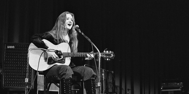 Bonnie Raitt performs as the opening act for The Byrds during a concert at Queens College in New York in 1971.
