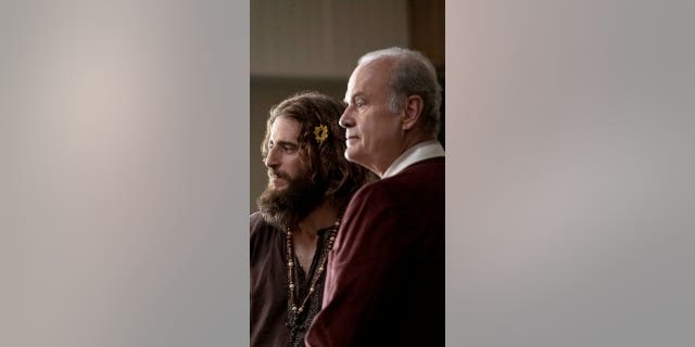 Jonathan Roumie plays hippie preacher Lonnie Frisbee, who is befriended by Smith and brought into his parish.
