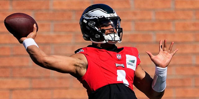 Philadelphia Eagles quarterback Jalen Hurts throws during practice, Thursday, Feb. 9, 2023, in Tempe, Arizona.