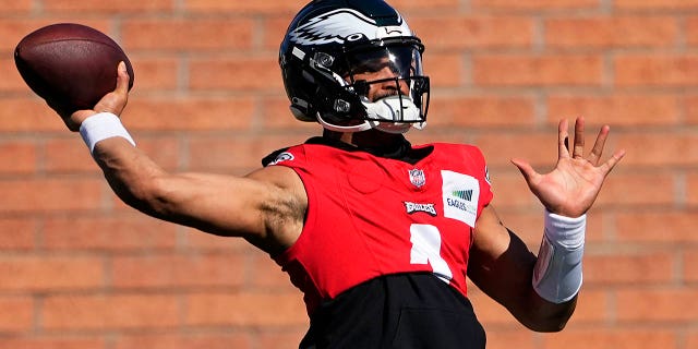 Philadelphia Eagles quarterback Jalen Hurts throws during practice, Thursday, Feb. 9, 2023, in Tempe, Arizona.