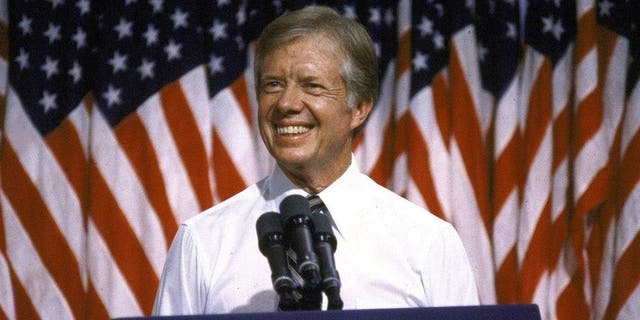 Presiden Jimmy Carter memberikan pidato di Merced College. 