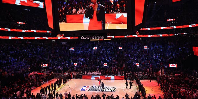La artista de grabación Jully Black canta el himno nacional canadiense durante el Juego de Estrellas de la NBA como parte del Fin de Semana de Estrellas de la NBA 2023 el domingo 19 de febrero de 2023 en Vivint Arena Vivint Arena en Salt Lake City.