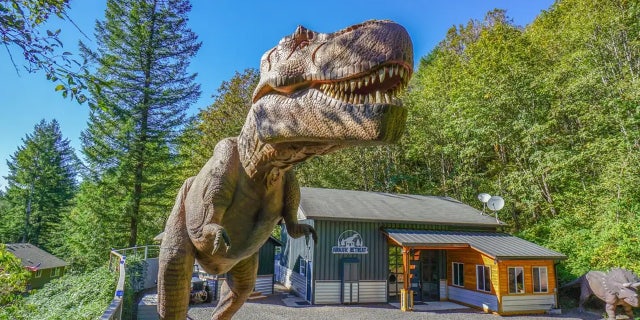 The Jurassic Retreat has a life-size motion-controlled Tyrannosaurus rex figure on the property.