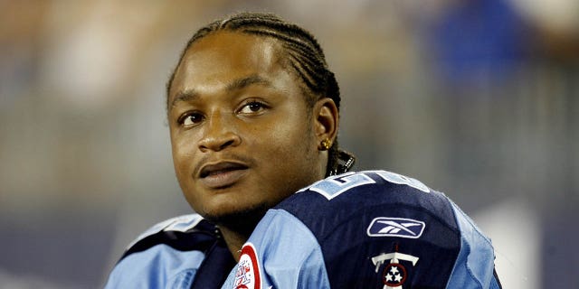 LenDale White de los Tennessee Titans contra los Tampa Bay Buccaneers en un juego de pretemporada en el LP Field el 15 de agosto de 2009 en Nashville.