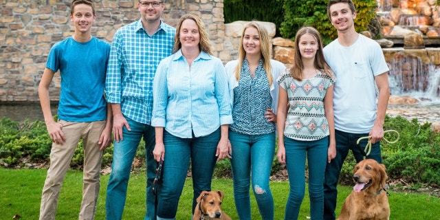 14-year-old Alaina Petty, pictured with her family.