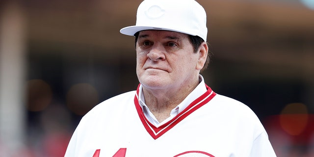 Cincinnati Reds great Pete Rose is honored with his teammates from the 1976 World Series Championship Team before the start of the game between the Cincinnati Reds and the San Diego Padres at Great American Ball Park in Cincinnati on June 24, 2016 it was done.