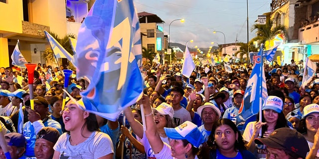 Supporters of Ecuadorian mayoral candidate Omar Menéndez take to the streets two days ahead of the election.
