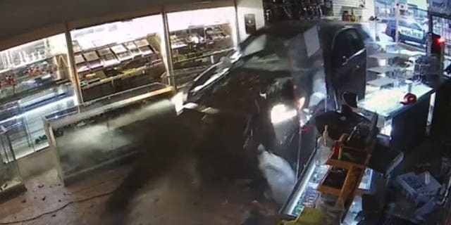 Video shows suspect crash stolen Kia into Washington store for smash ...