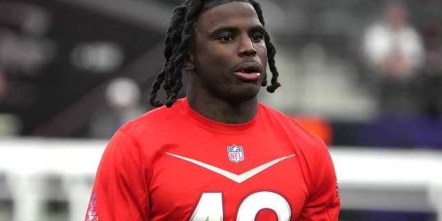 El receptor abierto de la AFC de los Miami Dolphins, Tyreek Hill, es presentado durante la práctica de los Pro Bowl Games en el Allegiant Stadium el 4 de febrero de 2023 en Las Vegas.