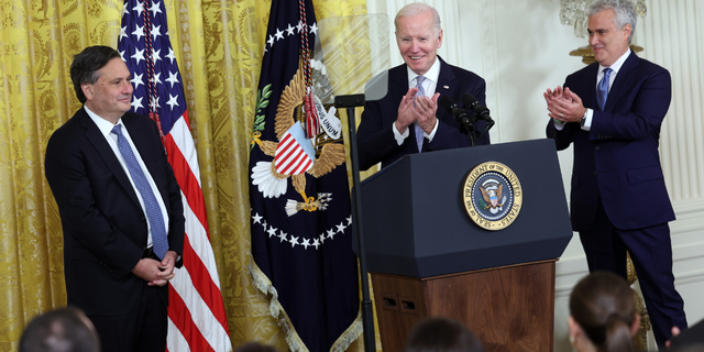 U.S. President Joe Biden (C) and incoming Chief of Staff Jeffrey Zients (R) applaud for outgoing Chief of Staff Ron Klain during an event to welcome Zients in the East Room of the White House on February 01, 2023 in Washington, DC. The event also gave Biden an opportunity to thank Klain, the longest-serving first chief of staff for any Democratic president. A business multimillionaire and long-time federal government official, Zients most recently served at the White House coronavirus response coordinator.