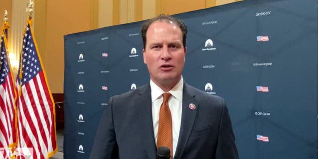 Rep. August Pfluger, R-Texas, mengatakan kepada Fox News Digital Democratic California Gov. Gavin Newsom's "bashing of Texas tidak akan mengembalikan puluhan ribu warga California yang telah meninggalkan negara bagian yang terkunci ke Lone Star State dalam beberapa tahun terakhir."