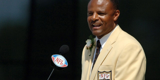 Warren Moon gives acceptance speech at NFL Pro Football Hall of Fame Enshrinement at Fawcett Stadium in Canton, Ohio on Saturday, August 5, 2006.