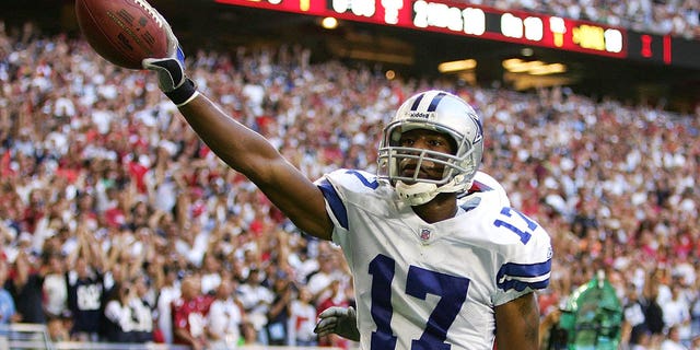 Sam Hurd of the Dallas Cowboys celebrates after scoring a touchdown in the first half of a game against the Arizona Cardinals at the University of Phoenix Stadium in Glendale, Arizona on November 12, 2006.