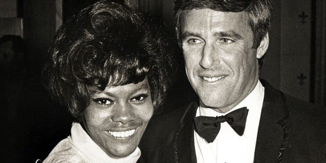 Dionne Warwick said Burt Bacharach's death was like "losing a family member." 