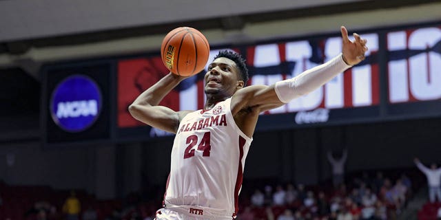 The Crimson Tide's Brandon Miller flies to the basket for a dunk against the Florida Gators at Coleman Coliseum on February 8, 2023 in Tuscaloosa, Alabama.