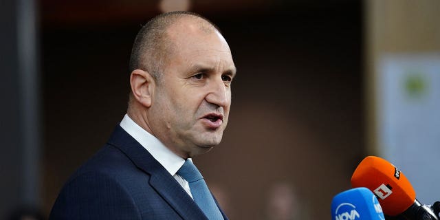 Because Bulgaria’s major political groups failed to form a coalition government, President Rumen Radevon is calling for early parliamentary elections.