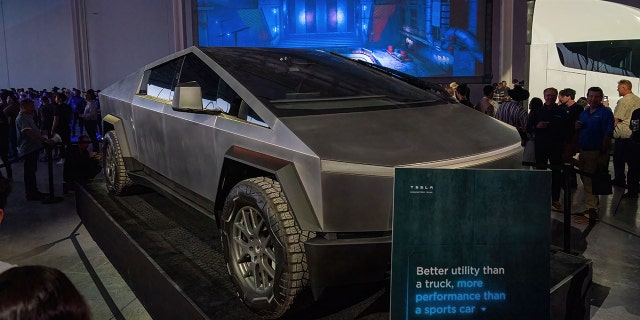 The Tesla Cybertruck has an unusually large wiper.