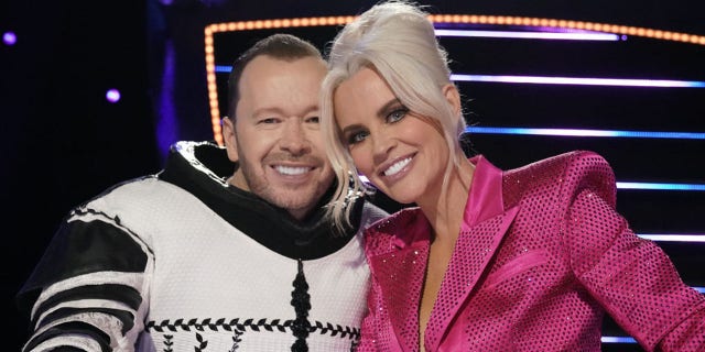 Jenny McCarthy planned a sweet surprise for her husband Donnie Wahlberg on Valentine's Day.