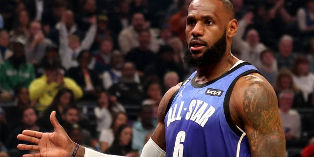 LeBron James #6 de Los Angeles Lakers reacciona durante el primer cuarto del Juego de Estrellas de la NBA 2023 entre el Equipo Giannis y el Equipo LeBron en Vivint Arena el 19 de febrero de 2023 en Salt Lake City, Utah. 