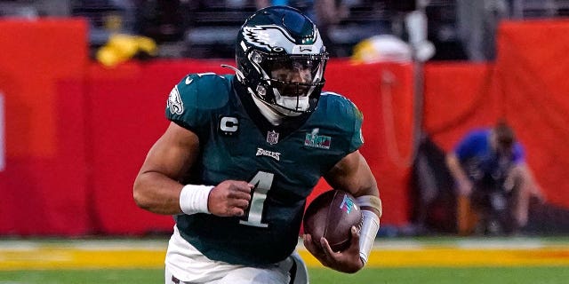 Philadelphia Eagles quarterback Jalen Hurts runs with the ball during Super Bowl LVII between the Kansas City Chiefs and the Philadelphia Eagles at State Farm Stadium in Glendale, Arizona on February 12, 2023. 