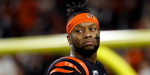 Joe Mixon #28 of the Cincinnati Bengals warms up before the start of the game against the Buffalo Bills at Paycor Stadium on January 2, 2023 in Cincinnati, Ohio.
