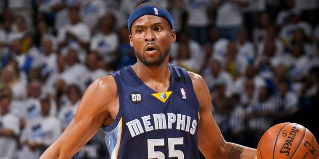 Keyon Dooling #55 of the Memphis Grizzlies advances the ball against the Oklahoma City Thunder in Game Five of the Western Conference Semifinals during the 2013 NBA Playoffs on May 15, 2013 at the Chesapeake Energy Arena in Oklahoma City, Oklahoma.