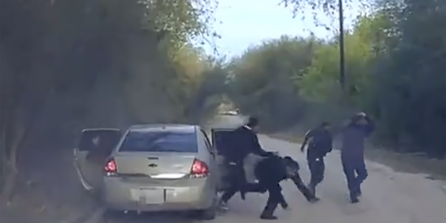 15-year-old human smuggling suspect leads Texas police on high-speed chase in car full of other illegal immigrants near US-Mexico border 15-year-old human smuggling suspect leads Texas police on high-speed chase in car full of other illegal immigrants near US-Mexico border