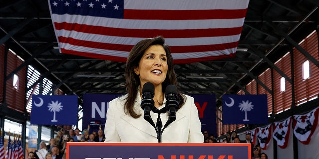 Mantan Duta Besar AS untuk PBB Nikki Haley mengumumkan pencalonannya untuk pencalonan presiden dari Partai Republik 2024 pada acara kampanye di Charleston, Carolina Selatan, 15 Februari 2023.
