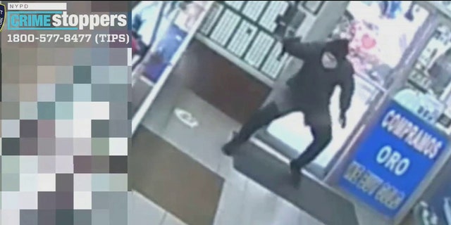 Nyc Man Opens Fire During Attempted Jewelry Store Robbery Leaves Empty Handed Video Shows