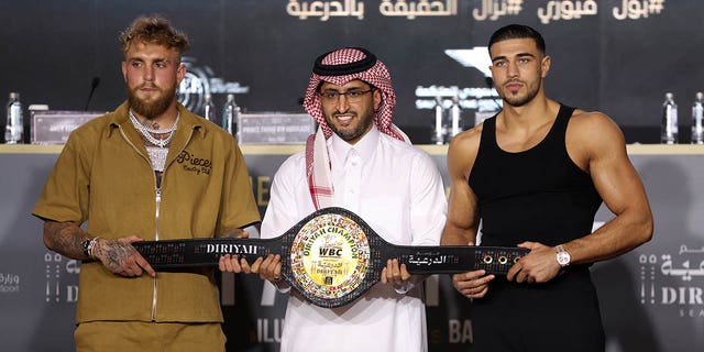 Jake Paul and Tommy Fury pose with the WBC Diriyah champion belt on February 23, 2023 in Riyadh.