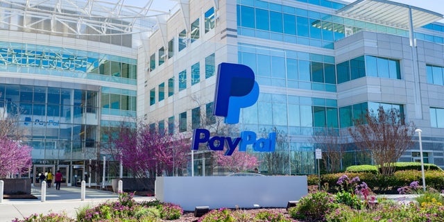 PayPal sebelumnya membela platform mereka untuk beberapa keputusan pelarangan sebagai upaya untuk menghilangkan ujaran kebencian. 