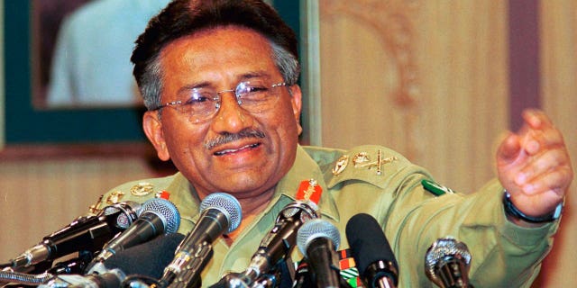 Sebuah pesawat yang membawa jenazah mantan Presiden Pakistan Pervez Musharraf tiba di negara Asia Selatan itu setelah kematiannya di Dubai.