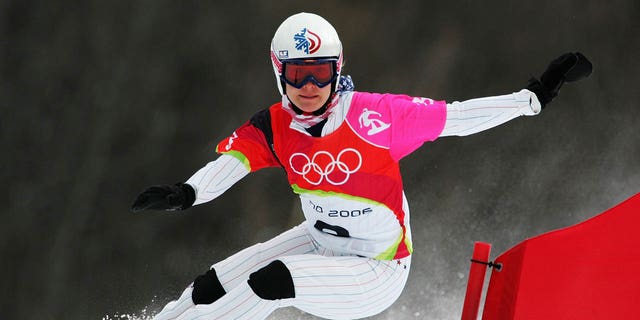 Rosie Fletcher of the United States competes on her way to the bronze medal in the women's snowboard parallel giant slalom final at the 2006 Turin Winter Olympic Games.  