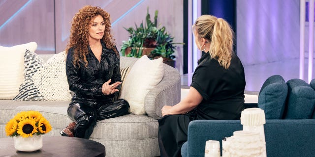 Shania Twain was on Kelly Clarkson's talk show this week.