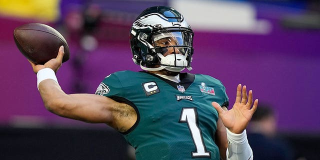 Philadelphia Eagles quarterback Jalen Hurts (1) warms up before the NFL Super Bowl 57 football game between the Kansas City Chiefs and the Philadelphia Eagles, Sunday, Feb. 12, 2023, in Glendale, Ariz. 