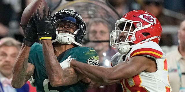 Philadelphia Eagles wide receiver DeVonta Smith, left, fails to catch a pass while being defended by Kansas City Chiefs cornerback L'Jarius Sneed during the first half of an NFL Super Bowl 57 football game between the Kansas City Chiefs and the Philadelphia Eagles, on Sunday, February 2.  December 12, 2023, in Glendale, Arizona.