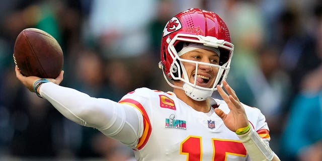Kansas City Chiefs quarterback Patrick Mahomes warms up before the Super Bowl game against the Philadelphia Eagles on February 12, 2023 in Glendale, Arizona. 