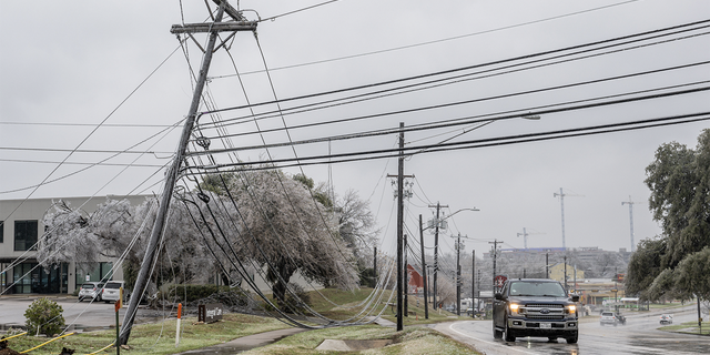 Frozen power lines are seen hanging near a sidewalk on February 01, 2023 in Austin, Texas.