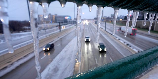 430,000 Texans have lost power and 10 people have died as a winter storm rages on in the South.