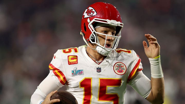 Chiefs beat Eagles 38-35